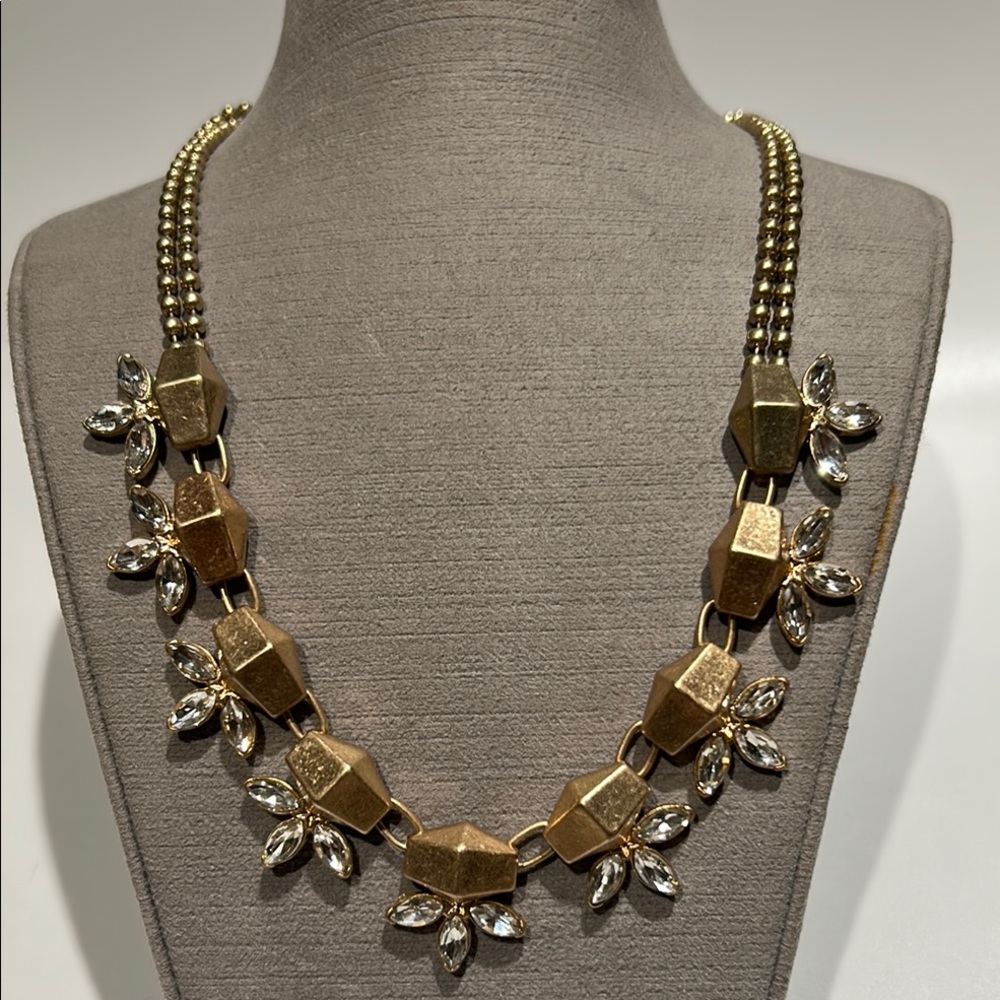 Elegant Gold Necklace with Crystal Accents